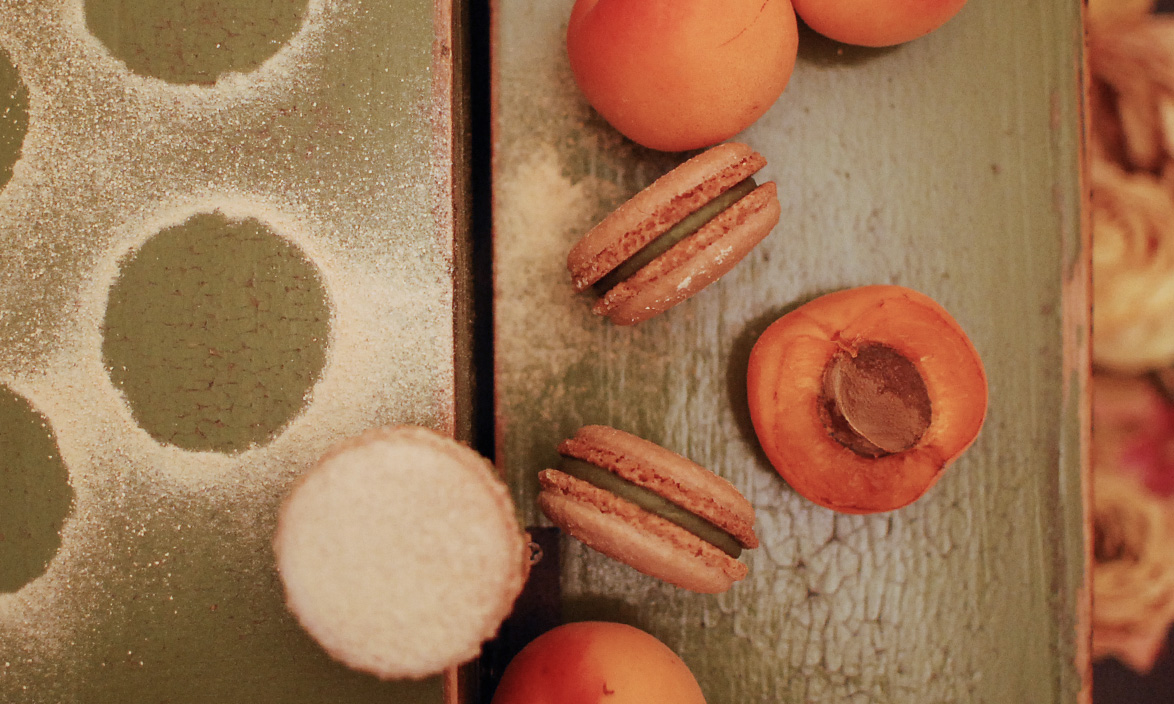 Kinako Apricot Sencha Macaron